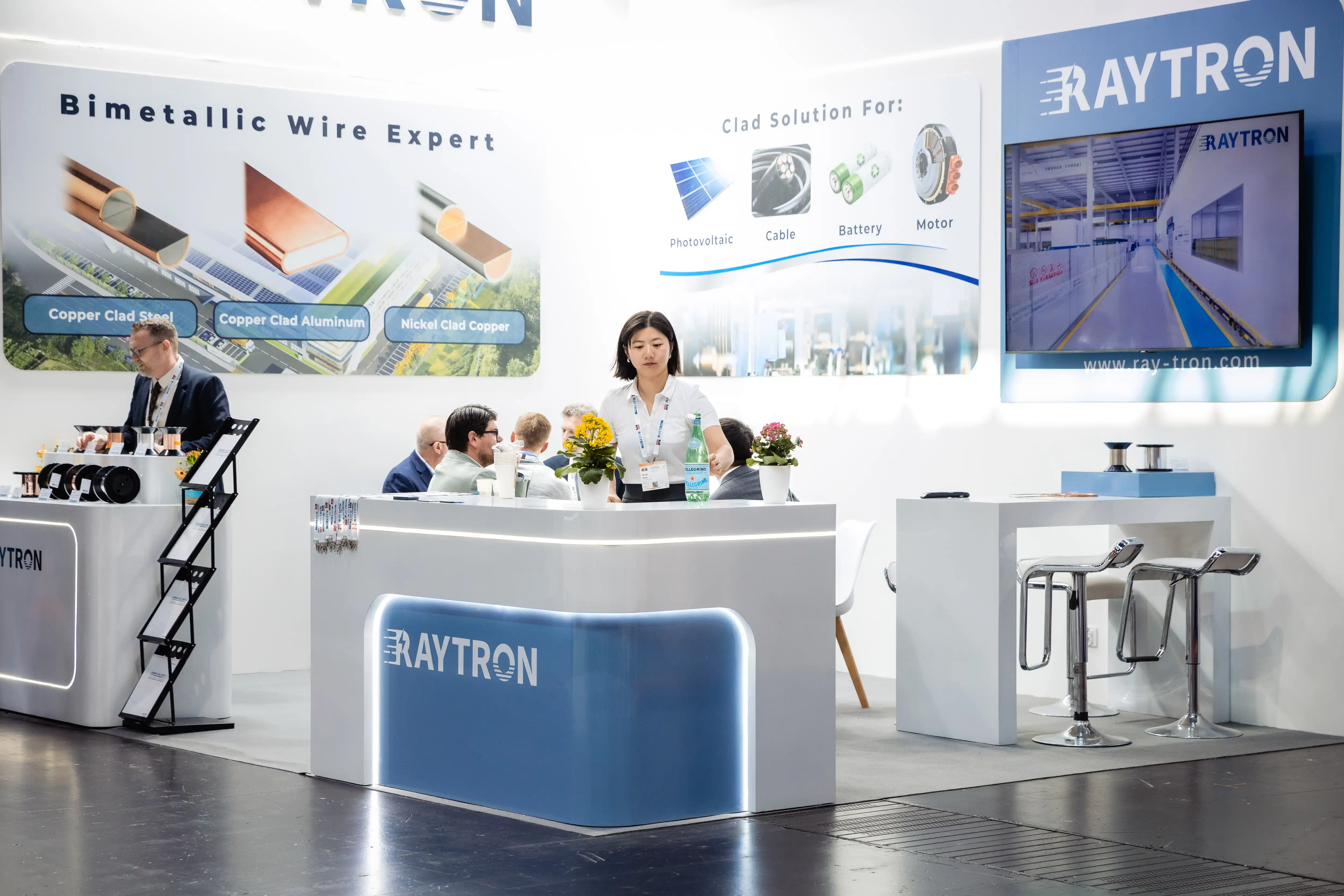 RAYTRON团队在2025杜塞尔多夫线材展合影